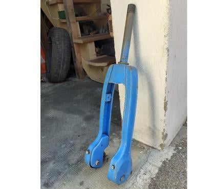 Pièces et services moto Cuers Var - Photos Vivastreet fourche Piaggio Ciao ( premier modèle )