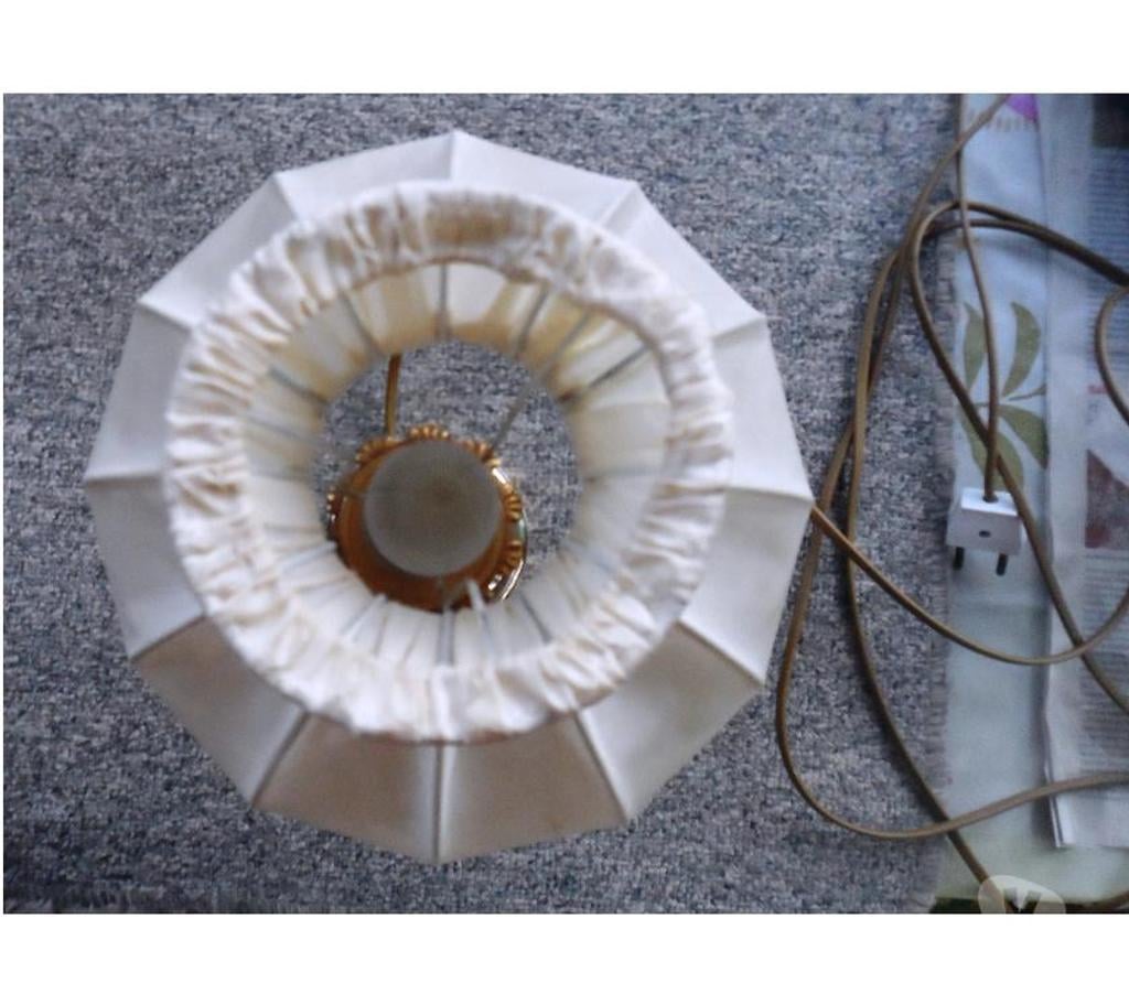 Décoration - art Hérault Castries - 34160 - Photos Vivastreet Lampe en bronze des AN 50 fil longueur 5 mètres L’ensemble 