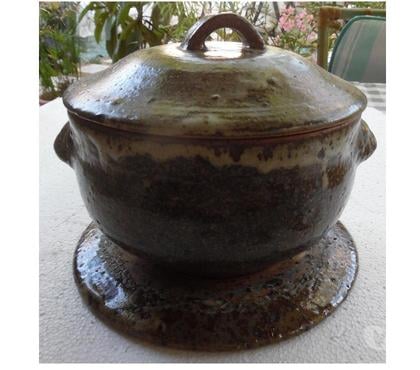 Photos Vivastreet Soupière ancienne en grés signée mayo Hauteur 13 centimètres