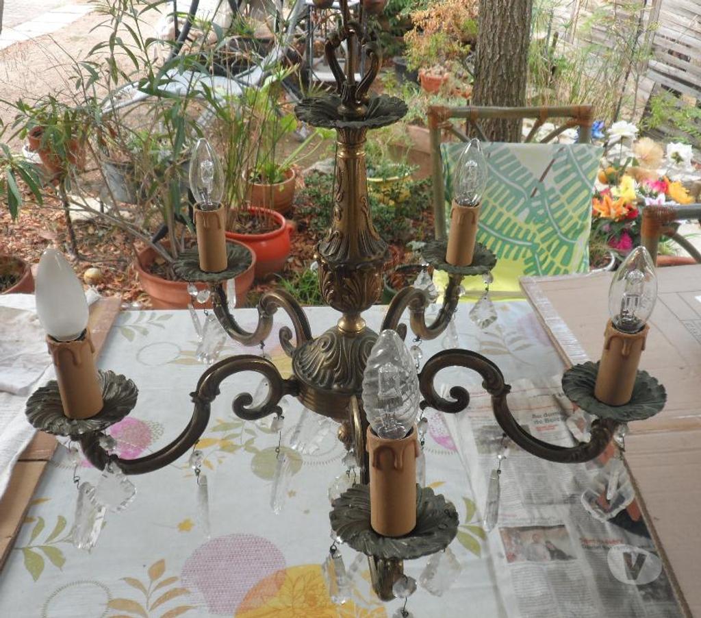 Décoration - art Hérault Castries - 34160 - Photos Vivastreet Lustre ancien à 5 éclairages en bronze doré et pampilles 