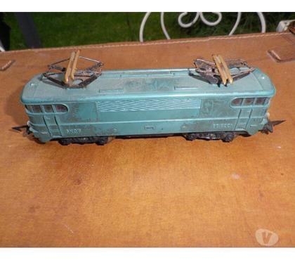 Jeux - Jouets Fontenay le Fleury Yvelines - Photos Vivastreet TRAIN ELECTRIQUE ECHELLE HO LOCO MOTRICE JOUEF BB 9201 VERTE