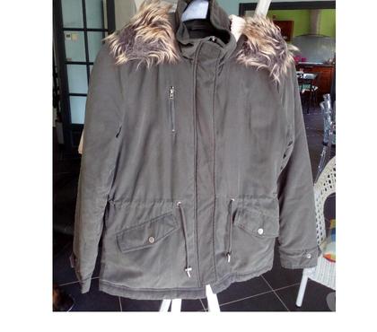 Vêtements occasion Arques Pas-de-Calais - Photos Vivastreet Parka Courte Matelassée - À Capuche - 