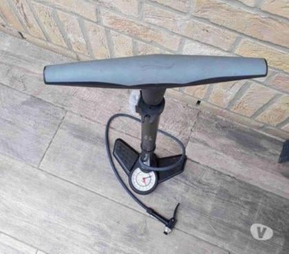 Matériel de sport Arques Pas-de-Calais - Photos Vivastreet Pompe À Pied Avec Manomètre - 