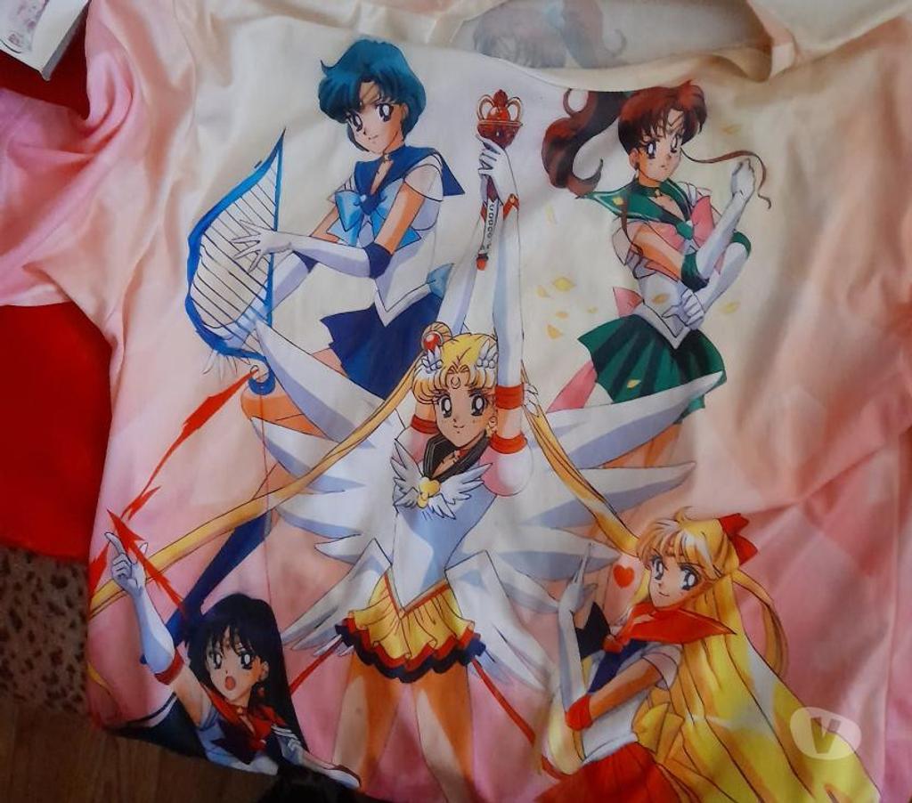 Vêtements occasion Aisne Villers Cotterets - Photos Vivastreet t shirts sailor moon' T 4