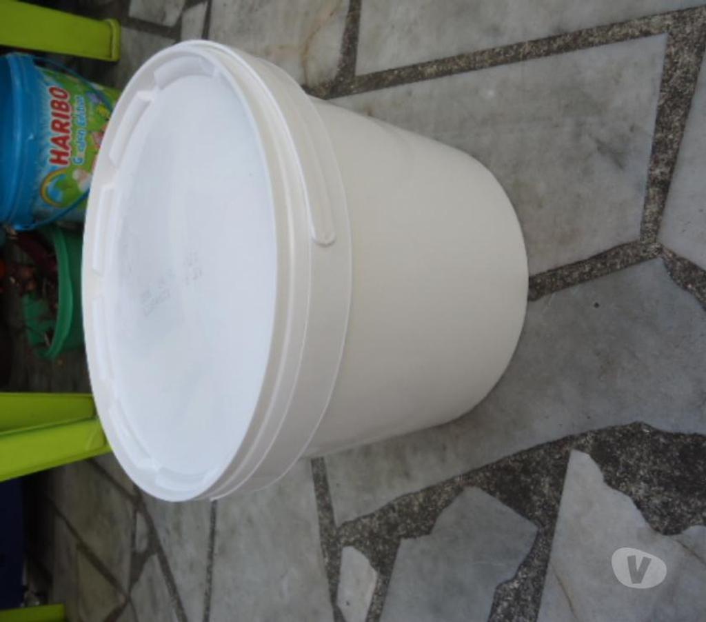 Yvelines Houilles - 78800 - Photos Vivastreet Seau en plastique 2 euros à Houilles