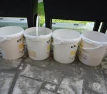 Seau en plastique 2 euros à Houilles