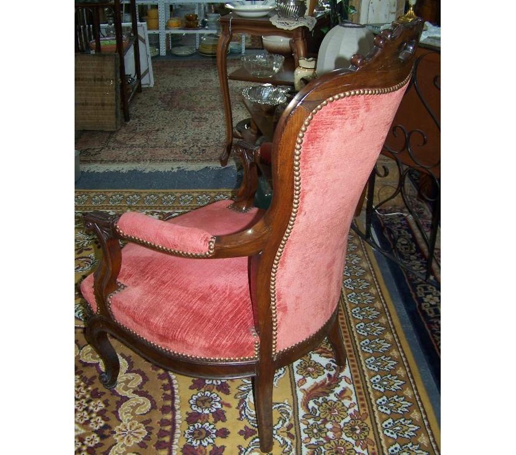 Ameublement & art de la table Finistère St Goazec - 29520 - Photos Vivastreet fauteuil bois et velours