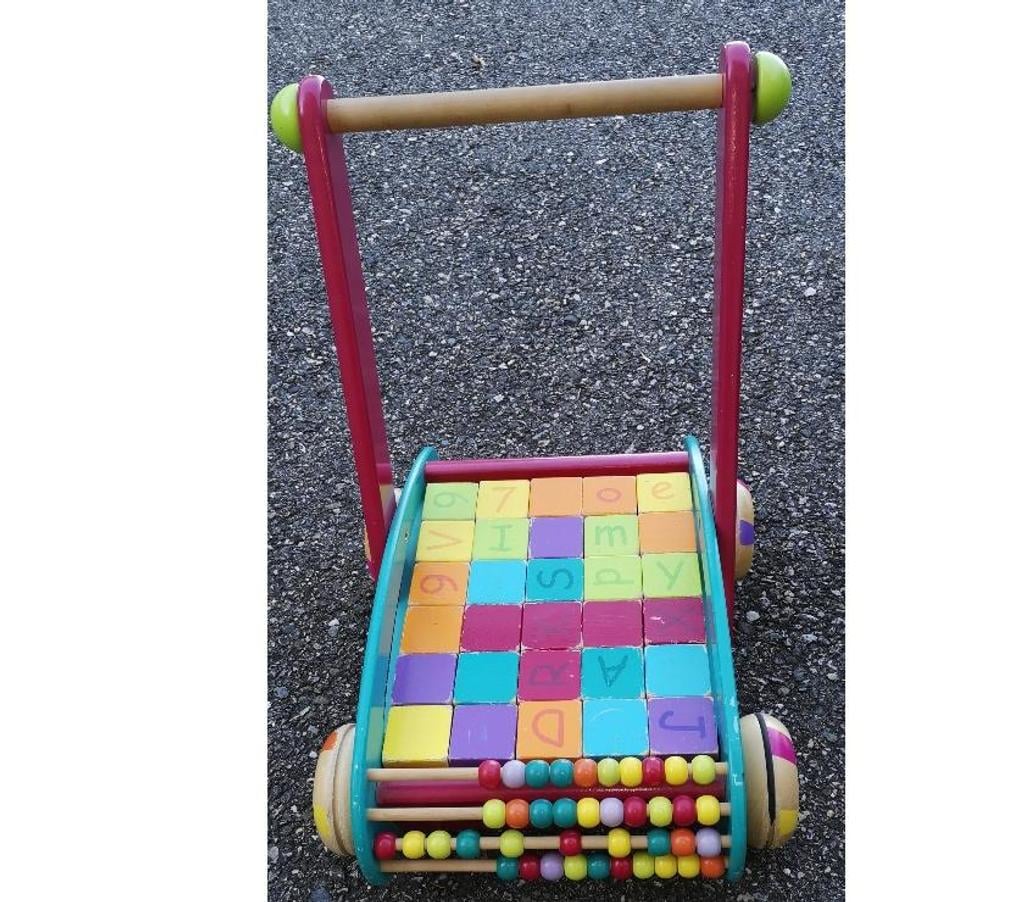 Jeux - Jouets Savoie La Motte Servolex - 73290 - Photos Vivastreet Chariot de cubes en bois