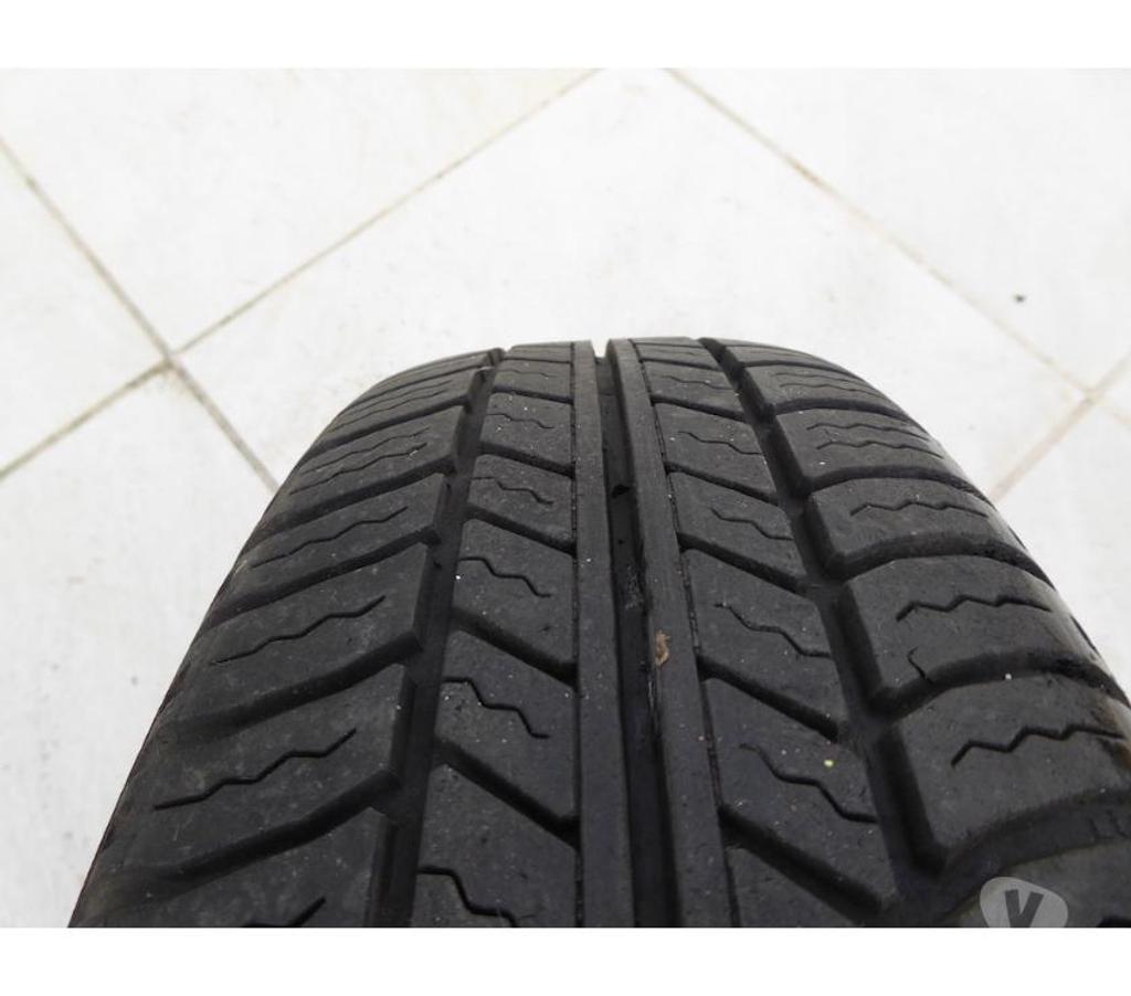 Pièces et services auto Essonne Bievres - 91570 - Photos Vivastreet Pneu Michelin 165 70 R14 81T