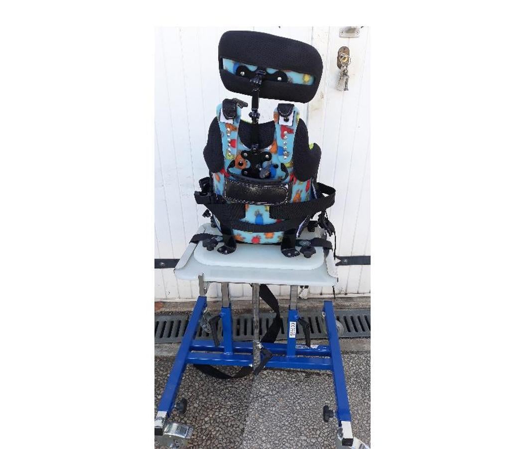 Equipements bébés Loiret Orleans - Photos Vivastreet CHAISE HAUTE ENFANT AVEC PLUSIEURS POSITIONS NEUVE