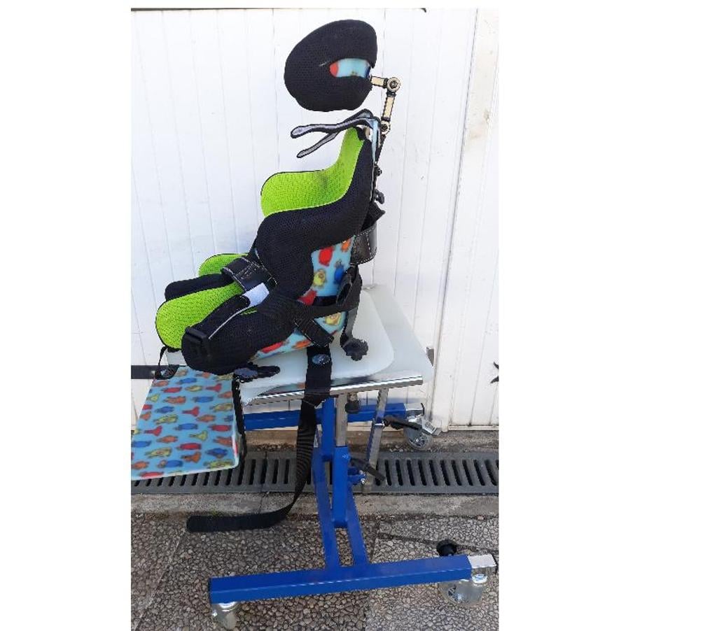 Equipements bébés Loiret Orleans - Photos Vivastreet CHAISE HAUTE ENFANT AVEC PLUSIEURS POSITIONS NEUVE