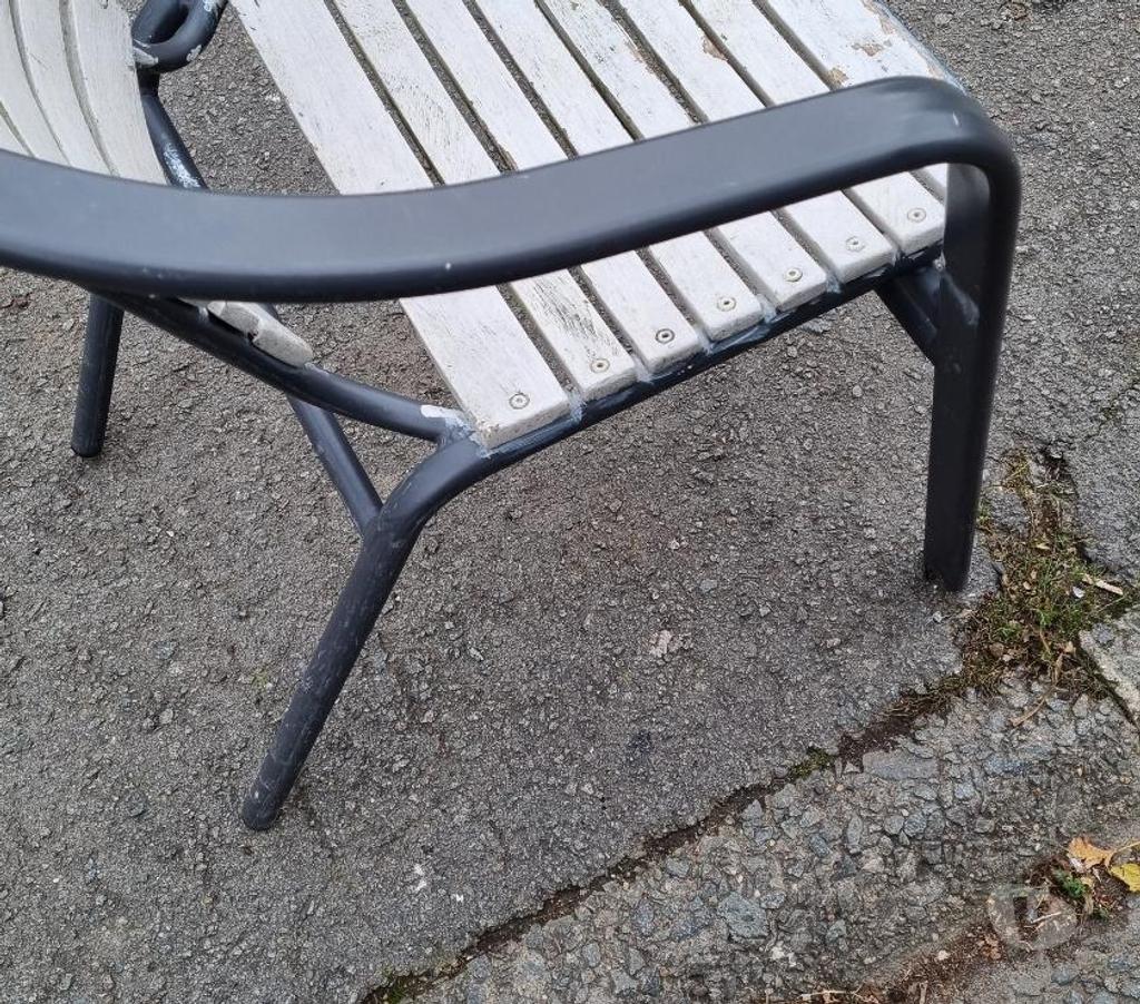 Ameublement & art de la table Nord Lille - Photos Vivastreet 3 belles chaises repeindre et ettoyer belle l'armature intac