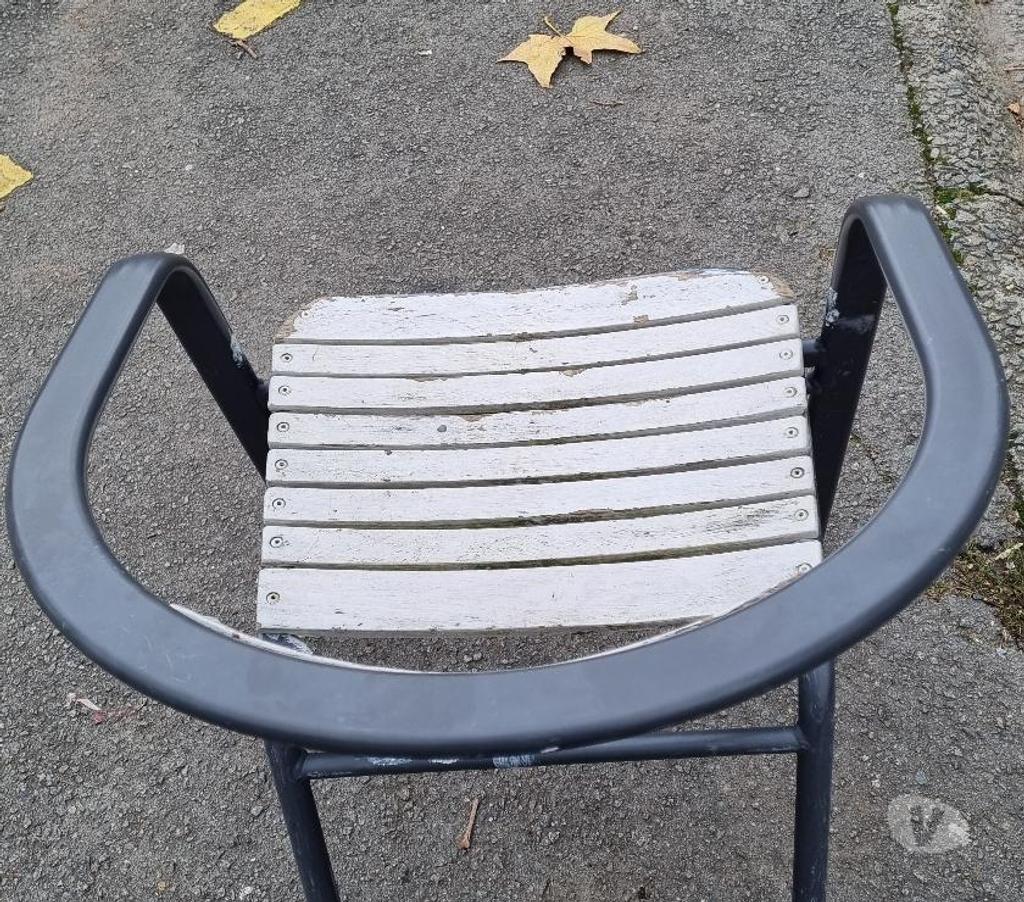 Ameublement & art de la table Nord Lille - Photos Vivastreet 3 belles chaises repeindre et ettoyer belle l'armature intac