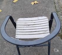 3 belles chaises repeindre et ettoyer belle l'armature intac