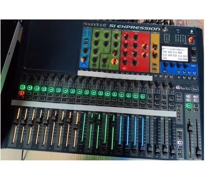 Instruments de musique Mommenheim Bas-Rhin - Photos Vivastreet Soundcraft si expression 2 - mix 24v + flight