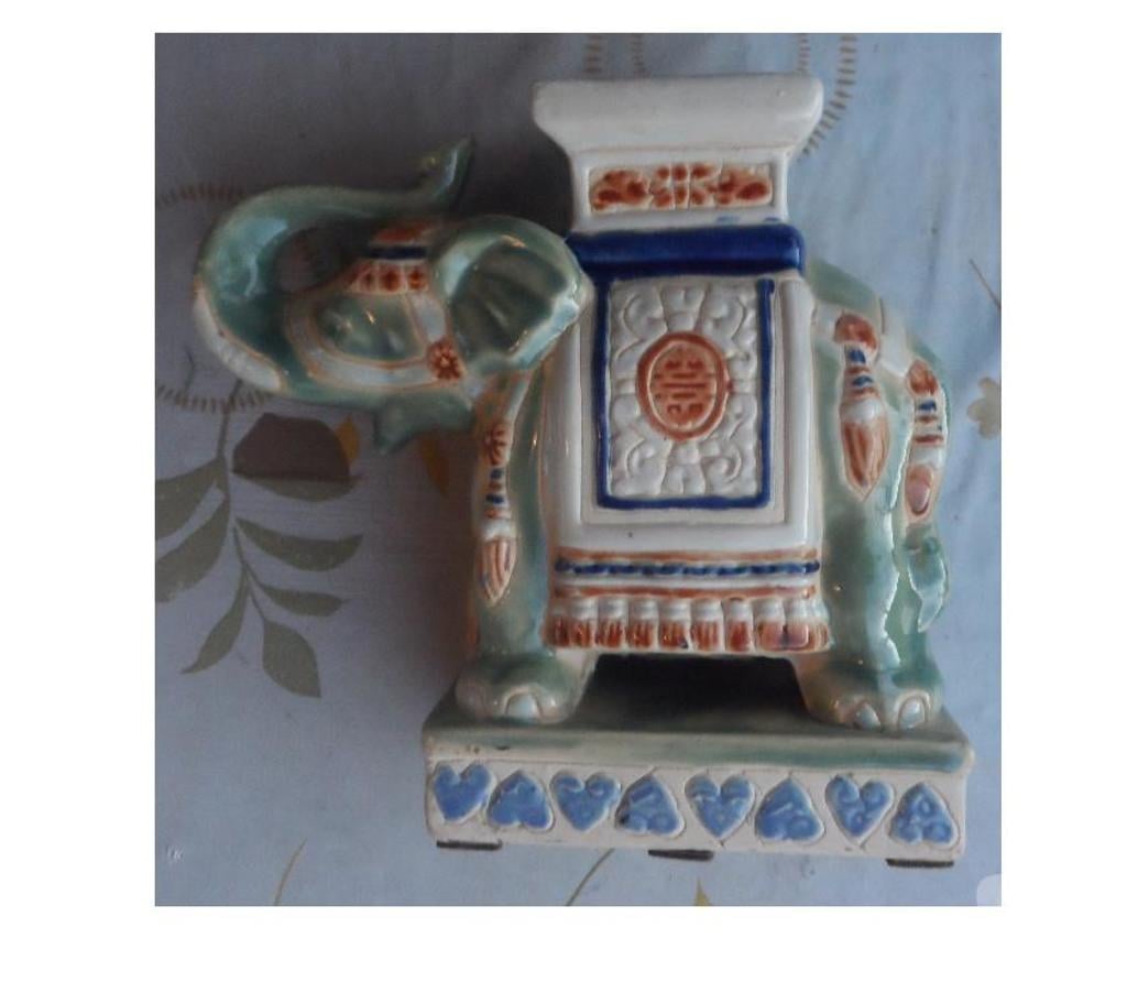 Décoration - art Hérault Castries - 34160 - Photos Vivastreet Eléphant ancien en céramique vitrée état comme neuf 