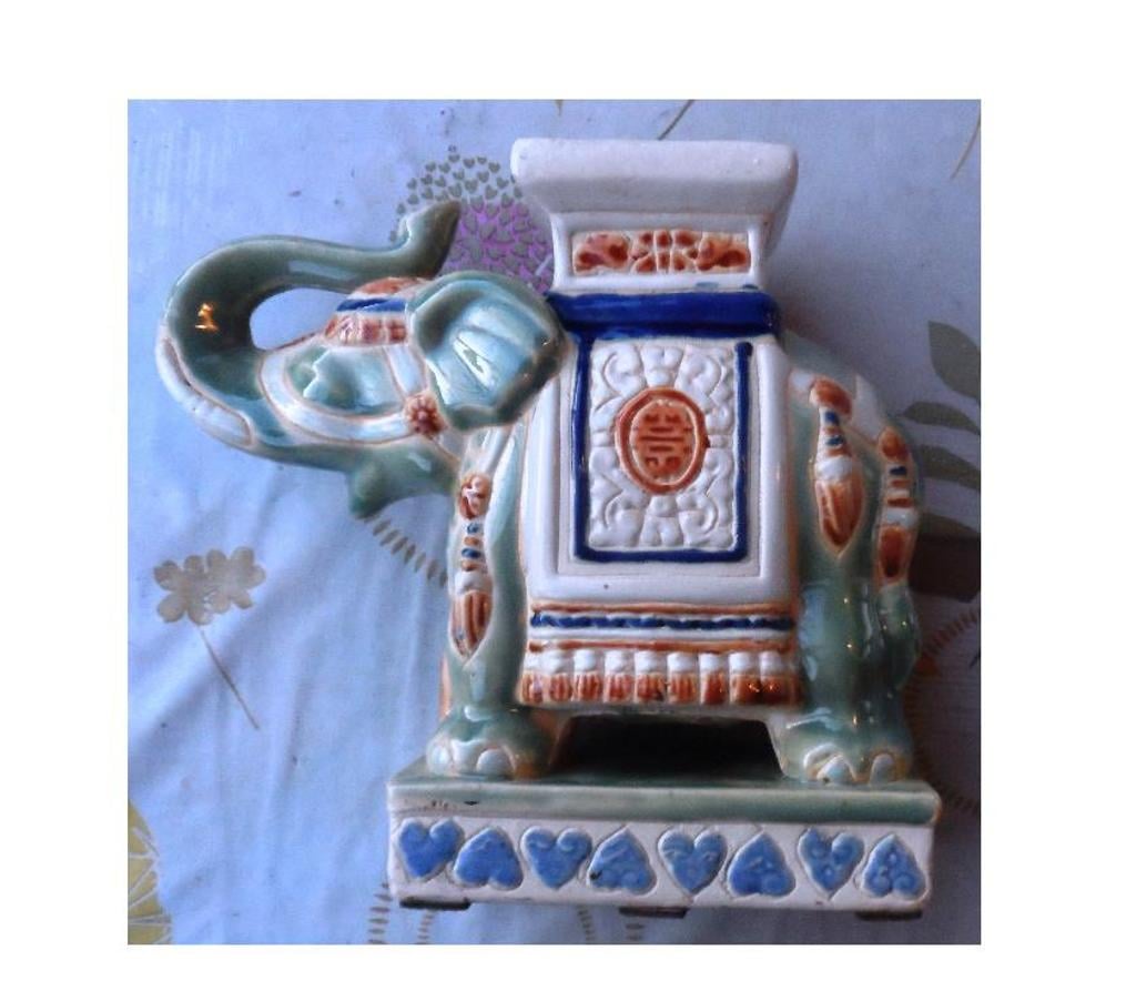 Décoration - art Hérault Castries - 34160 - Photos Vivastreet Eléphant ancien en céramique vitrée état comme neuf 