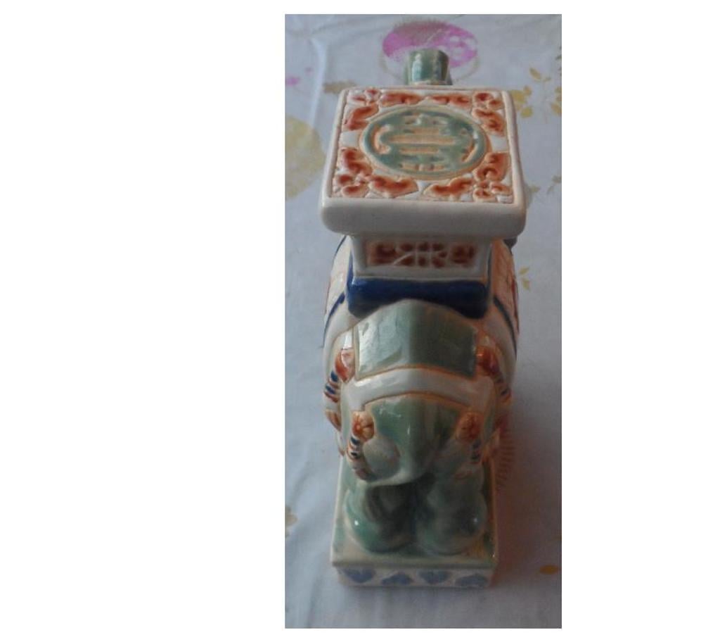 Décoration - art Hérault Castries - 34160 - Photos Vivastreet Eléphant ancien en céramique vitrée état comme neuf 