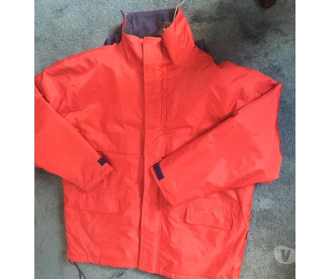 Vêtements occasion Rhône La Mulatiere - 69350 - Photos Vivastreet Anorak rouge doublé polaire Taille XXL