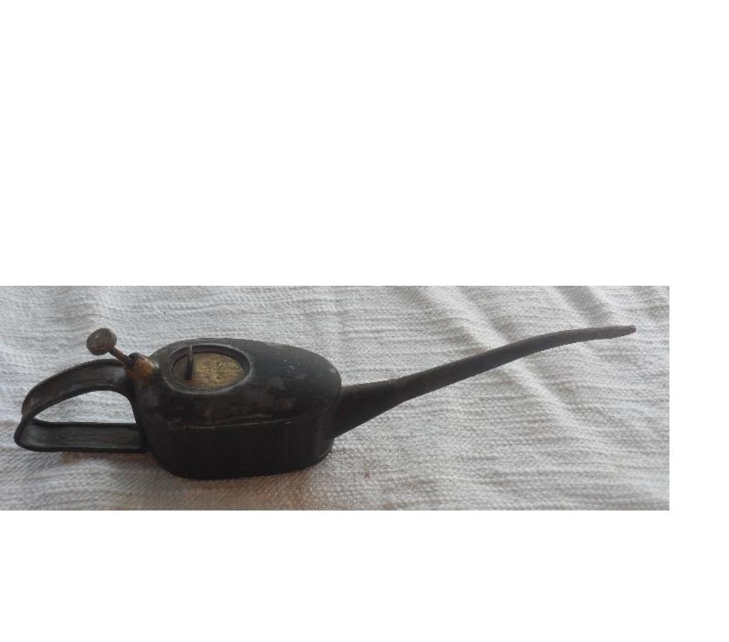 Décoration - art Hérault Castries - 34160 - Photos Vivastreet Ancienne Burette Huile métal MANUFRANCE Saint Étienne La Fra