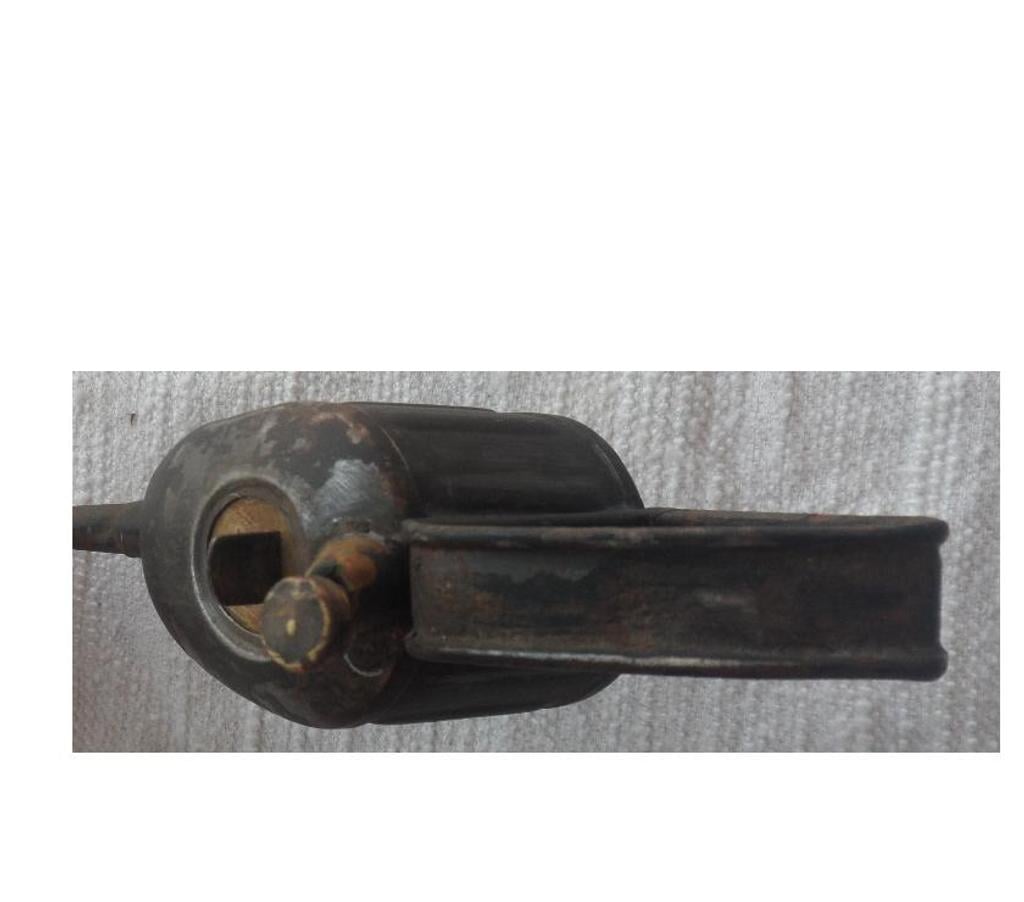 Décoration - art Hérault Castries - 34160 - Photos Vivastreet Ancienne Burette Huile métal MANUFRANCE Saint Étienne La Fra