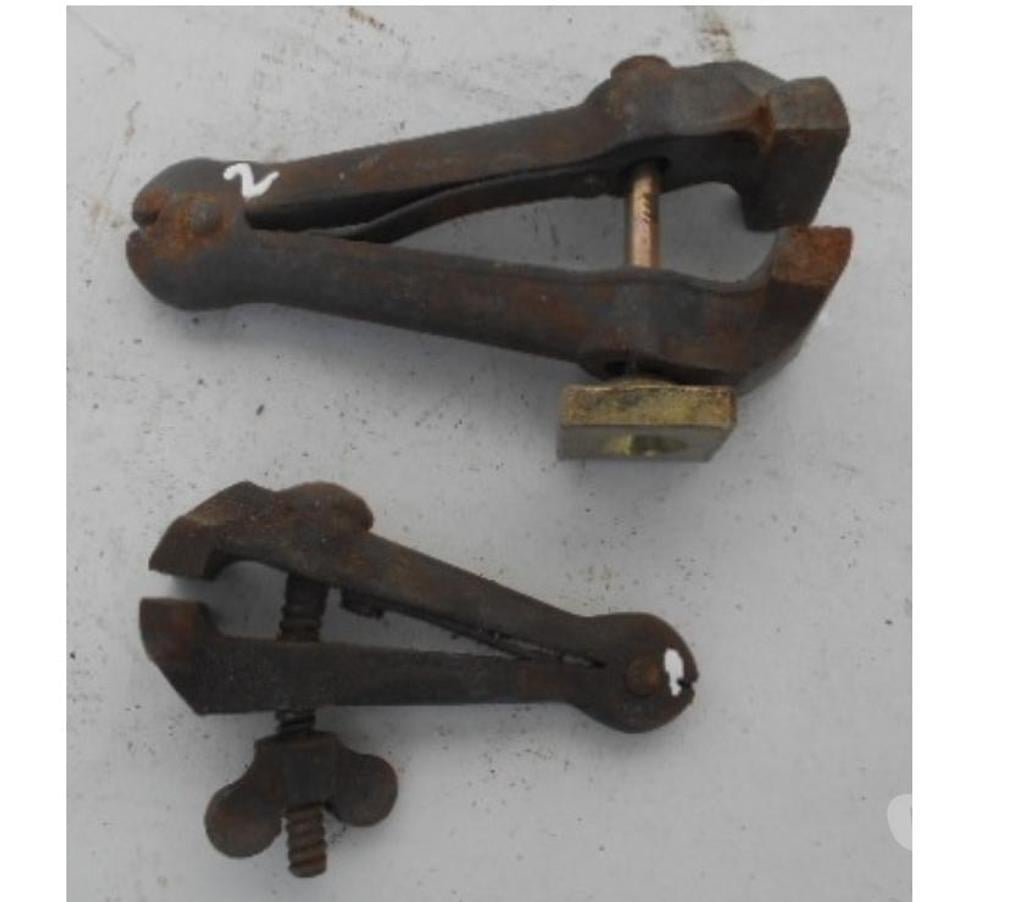  Hérault Castries - 34160 - Photos Vivastreet Etaux à main anciens dans leurs jus 1 gros et 1 petit 