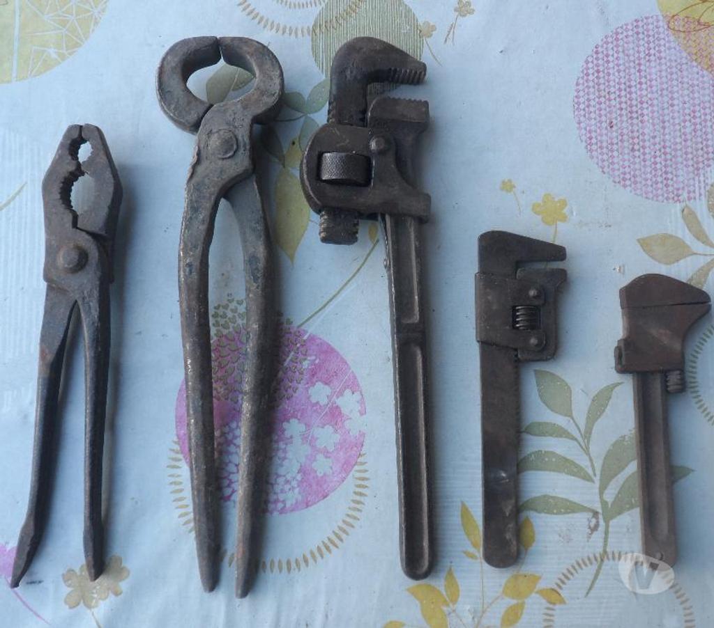  Hérault Castries - 34160 - Photos Vivastreet Pince ancienne clé à griffes graissées mais dans leurs jus