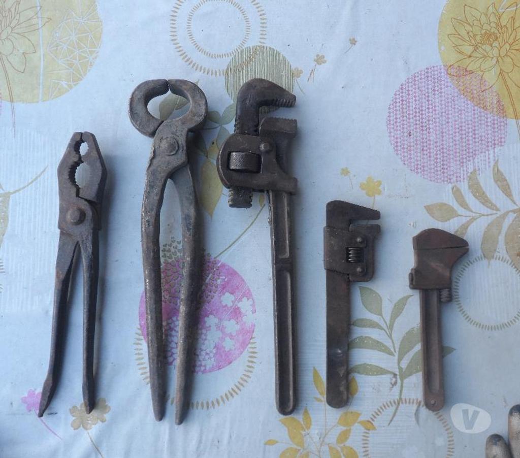  Hérault Castries - 34160 - Photos Vivastreet Pince ancienne clé à griffes graissées mais dans leurs jus