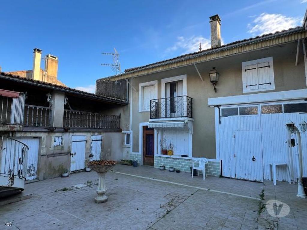 Vente Maison Charente Villefagnan - 16240 - Photos Vivastreet Villefagnan Maison De Ville, 4 chambres, cour intérieure