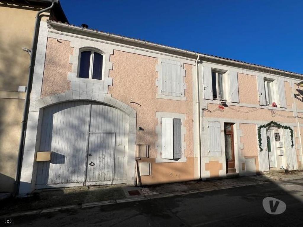 Vente Maison Charente Villefagnan - 16240 - Photos Vivastreet Villefagnan Maison De Ville, 4 chambres, cour intérieure