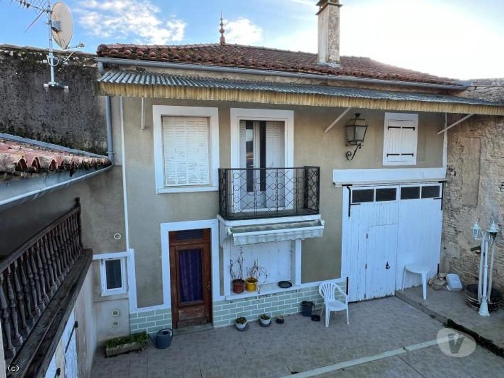 Vente Maison Charente Villefagnan - 16240 - Photos Vivastreet Villefagnan Maison De Ville, 4 chambres, cour intérieure