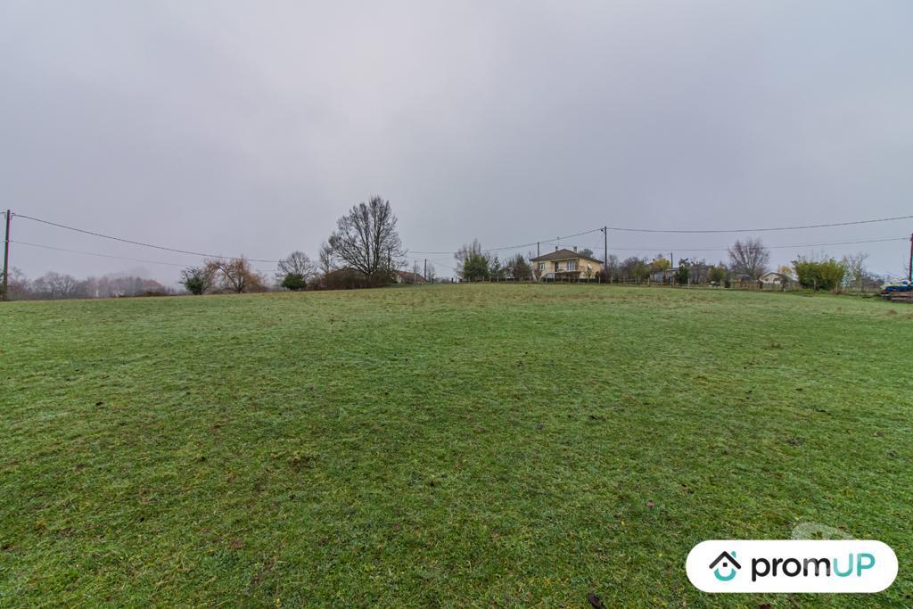 Terrain à vendre Dordogne Thiviers - 24800 - Photos Vivastreet (VT688) Terrain constructible de 2 500 m²