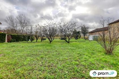Terrain à vendre Boutiers St Trojan Charente - Photos Vivastreet (V6408) Terrain constructible de 834 m2 à BOUTIERS-SAINT-TROJAN