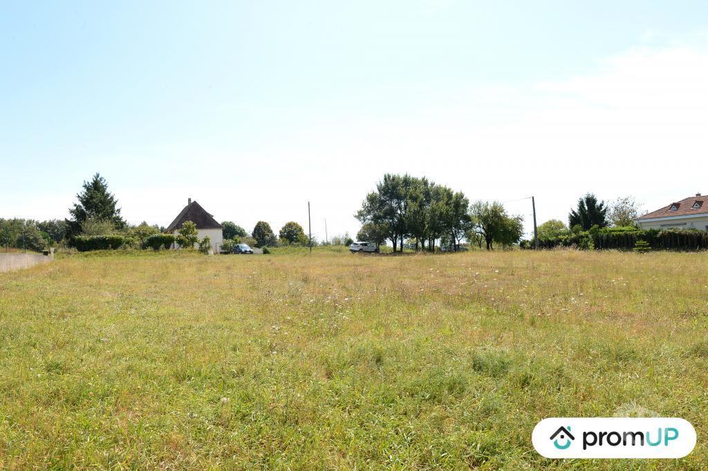 Terrain à vendre Dordogne Nontron - 24300 - Photos Vivastreet (VT995) Terrain constructible de 9582m² situé à Nontron