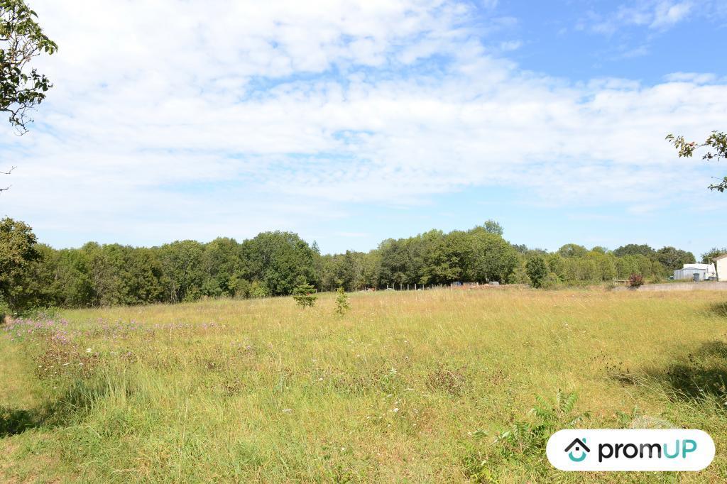 Terrain à vendre Dordogne Nontron - 24300 - Photos Vivastreet (VT995) Terrain constructible de 9582m² situé à Nontron