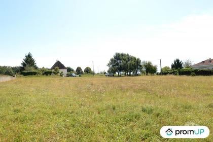 Vente Terrain Nontron Dordogne - Photos Vivastreet (VT995) Terrain constructible de 9582m² situé à Nontron