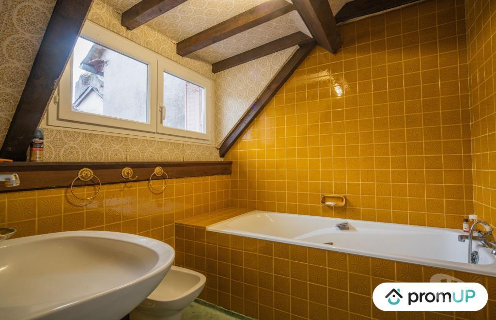Appartements à vendre Aveyron Mur de Barrez - 12600 - Photos Vivastreet (VA975) Très bel appartement duplex en Aveyron aux confins du...
