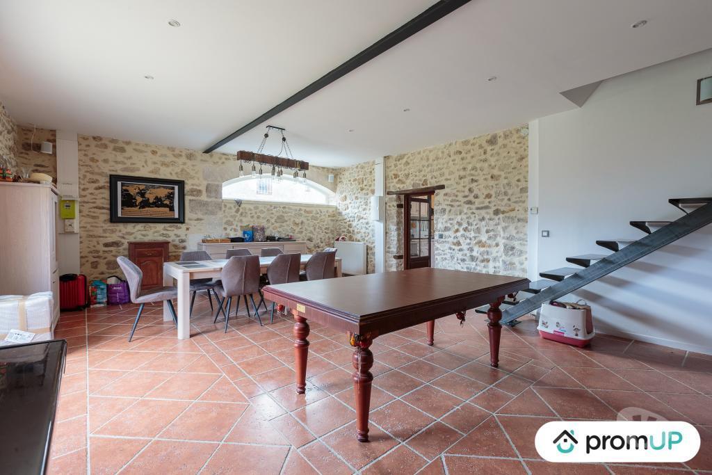 Vente Maison Gironde Anglade - 33390 - Photos Vivastreet (V4910) Grande maison bourgeoise avec terrain, piscine et...
