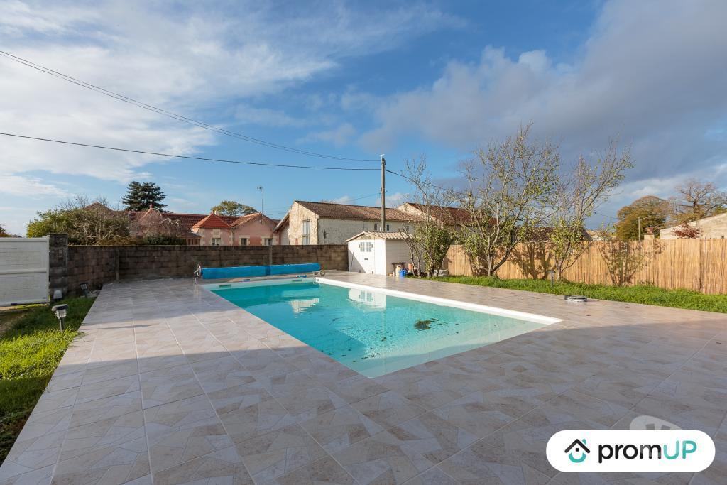 Vente Maison Gironde Anglade - 33390 - Photos Vivastreet (V4910) Grande maison bourgeoise avec terrain, piscine et...