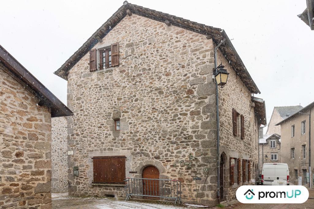 Vente Maison Cantal Marcoles - 15220 - Photos Vivastreet (VM4117) Belle maison de campagne confortable dans le Cantal