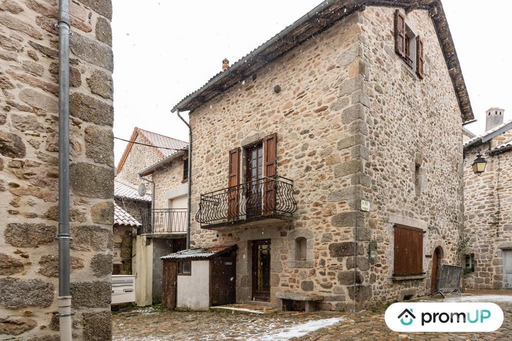 Vente Maison Cantal Marcoles - 15220 - Photos Vivastreet (VM4117) Belle maison de campagne confortable dans le Cantal