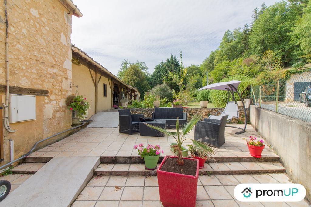 Vente Maison Dordogne St Georges de Montclard - 24140 - Photos Vivastreet (VM676) Maison de village T4 T5 de 135m2 avec jardin