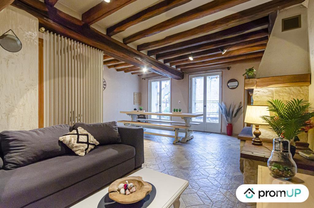 Vente Maison Yonne Escamps - 89240 - Photos Vivastreet (V5137) Lot de 443m2 composé d'une maison de 363m2 et un T4...