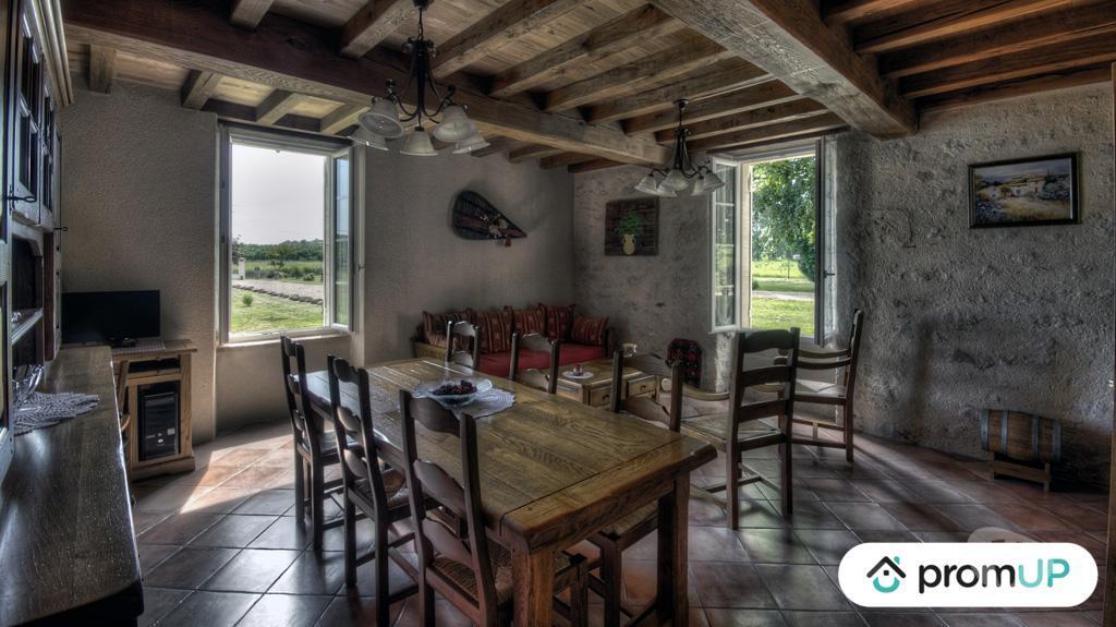 Vente Maison Gironde Monsegur - 33580 - Photos Vivastreet (VM176) Maison de charme 160 m² avec dépendances