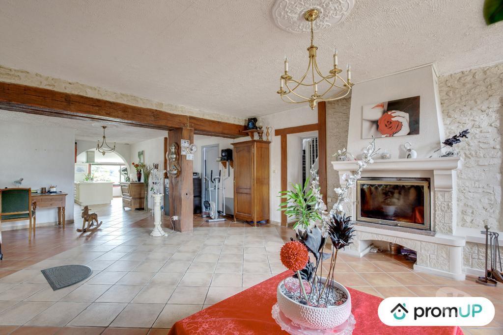 Vente Maison Charente-Maritime Belluire - 17800 - Photos Vivastreet (VM834) Maison charentaise de 218 m² mitoyenne d’un côté