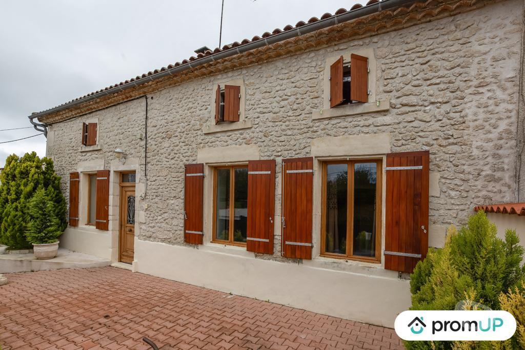 Vente Maison Charente-Maritime Belluire - 17800 - Photos Vivastreet (VM834) Maison charentaise de 218 m² mitoyenne d’un côté