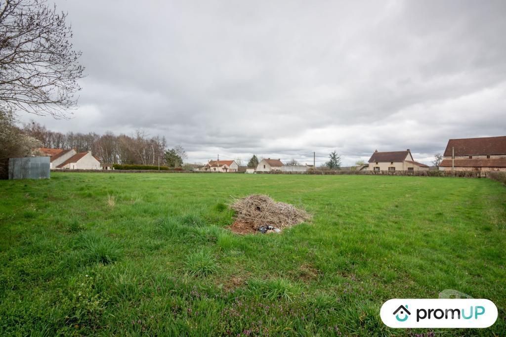 Terrain à vendre Allier Montvicq - 03170 - Photos Vivastreet (VT364) Terrain constructible à Montvicq