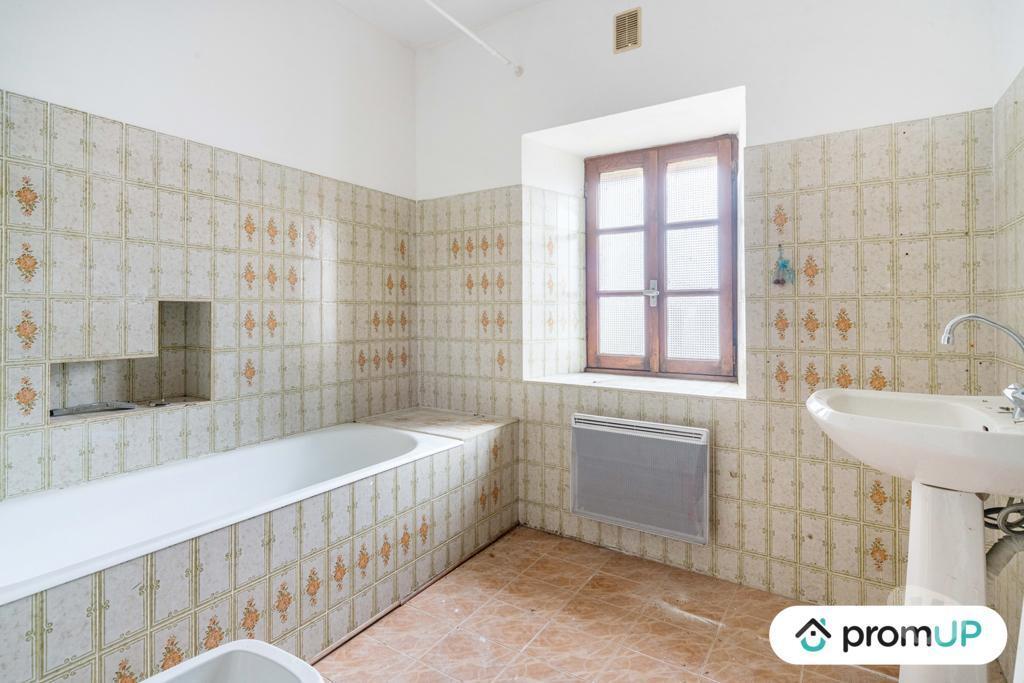 Vente Maison Cantal Leynhac - 15600 - Photos Vivastreet (VM4114) Belle maison confortable avec terrasse dans le Cantal