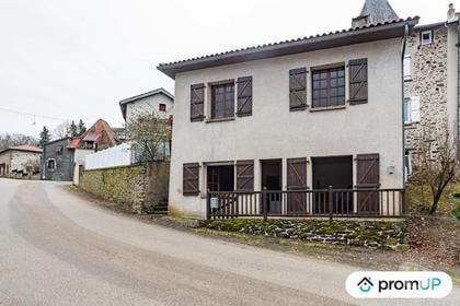Vente Maison Leynhac Cantal - Photos Vivastreet (VM4114) Belle maison confortable avec terrasse dans le Cantal