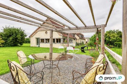 Achat maison La Chapelle du Bois Sarthe - Photos Vivastreet (VM3348) Maison de 198 m² avec jardin et dépendances